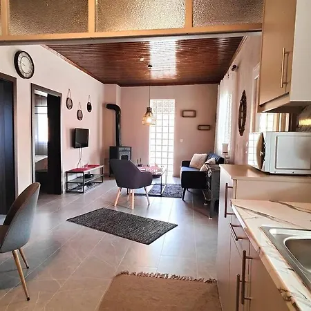 Of Irini Apartamento Komniná